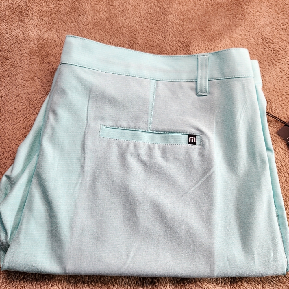 Travis Mathew NWT LifeStyle Porformance Casual Shorts. Waiste 42 Inseam 10'